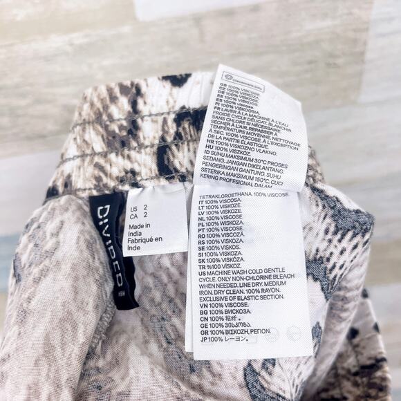 H&M Drapey Challis Pull On Ankle Pants Brown Animal Print High Rise Womens US 2 - Picture 6 of 6